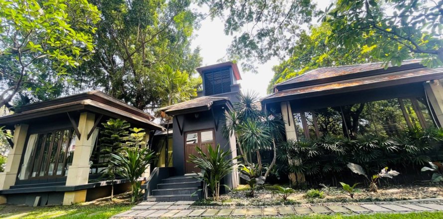 Maison à Bangkok, Thaïlande 5 chambres № 180779
