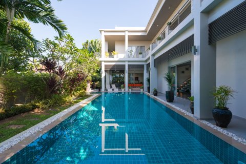 Villa in Phuket, Thailand 4 bedrooms № 144828 - photo 1