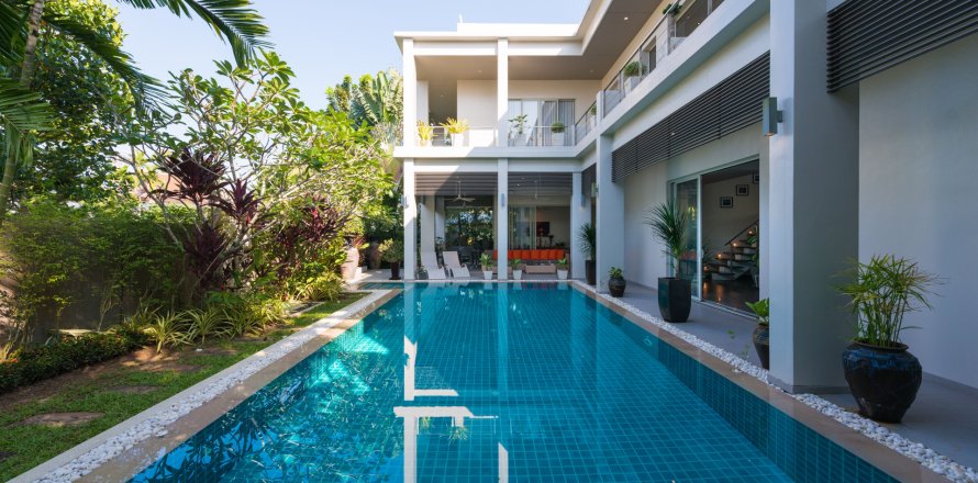 Villa in Phuket, Thailand 4 bedrooms № 144828