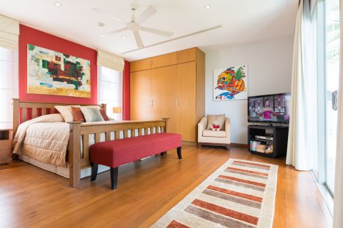 Villa in Phuket, Thailand 4 bedrooms № 144828 - photo 16