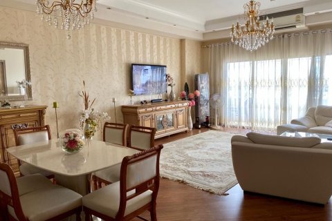 Condo in Pathum Thani, Thailand, 2 bedrooms  № 158060