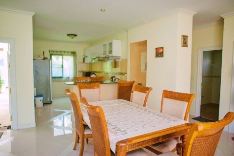 Вилла в Пхукете, Таиланд с 16 спальнями  № 147080 - фото 5