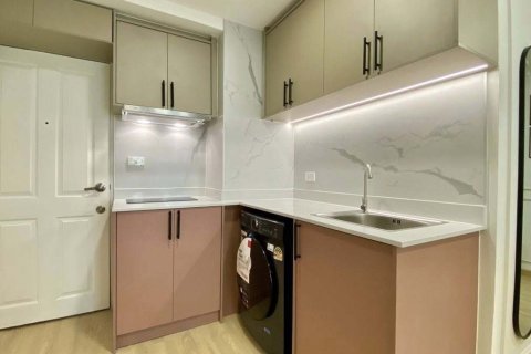 Studio dans le Condo à Khlong Toei, Bangkok, Thaïlande № 154310 - photo 9