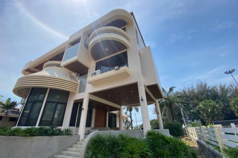 House in Pattaya, Thailand 5 bedrooms № 154308 - photo 2