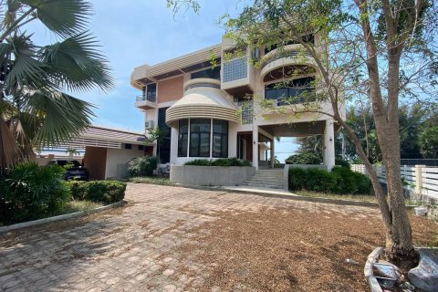 House in Pattaya, Thailand 5 bedrooms № 154308 - photo 3