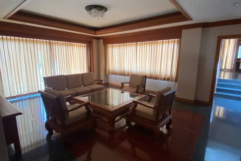 House in Pattaya, Thailand 5 bedrooms № 154308 - photo 15