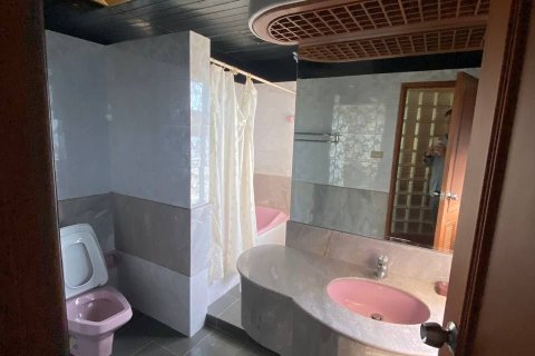 House in Pattaya, Thailand 5 bedrooms № 154308 - photo 17