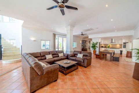 Вилла в Паттайе, Таиланд с 5 спальнями  № 134549 - фото 6