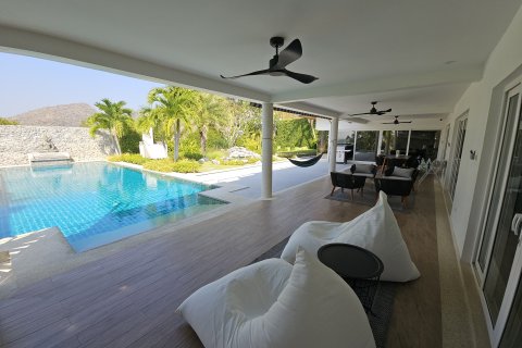 Villa in Hua Hin, Thailand 4 bedrooms № 158183 - photo 3