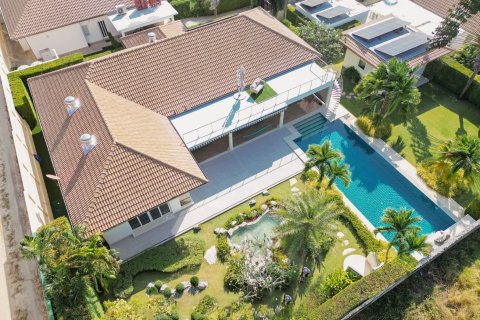 Villa in Hua Hin, Thailand 4 bedrooms № 158183 - photo 1