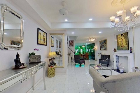 Townhouse in Pattaya, Thailand 4 bedrooms № 158186 - photo 8