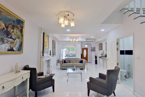 Townhouse in Pattaya, Thailand 4 bedrooms № 158186