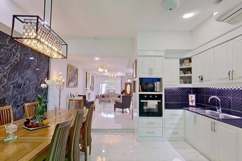 Townhouse in Pattaya, Thailand 4 bedrooms № 158186 - photo 13