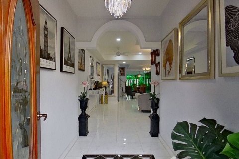 Townhouse in Pattaya, Thailand 4 bedrooms № 158186 - photo 6