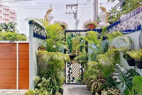 Townhouse in Pattaya, Thailand 4 bedrooms № 158186 - photo 4