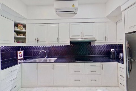 Townhouse in Pattaya, Thailand 4 bedrooms № 158186 - photo 14