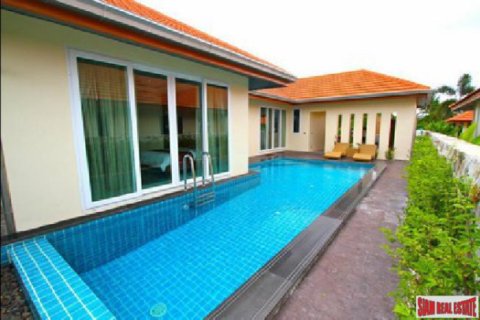 Villa in Pattaya, Thailand 4 bedrooms № 193516 - photo 1