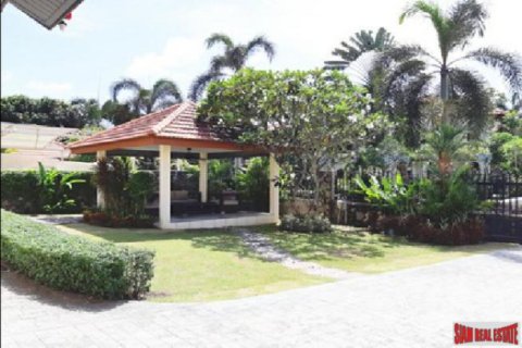 Villa in Pattaya, Thailand 4 bedrooms № 193516 - photo 5