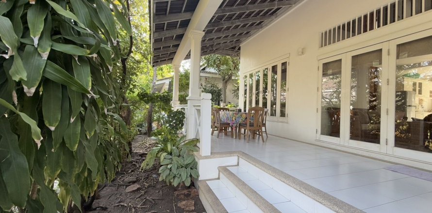 Villa in Hua Hin, Thailand 4 bedrooms № 140713