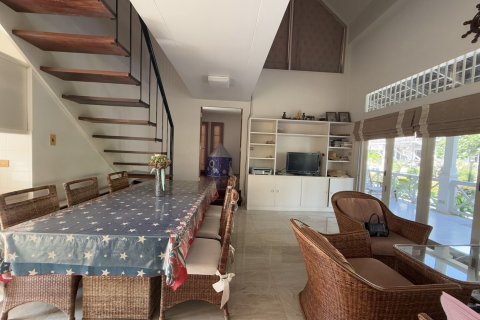 Villa in Hua Hin, Thailand 4 bedrooms № 140713 - photo 26