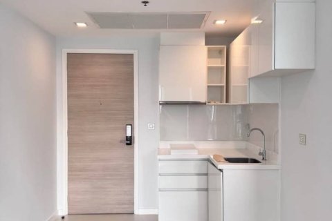 Condo in Bangkok, Thailand, 1 bedroom  № 146860 - photo 2