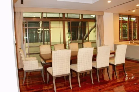 Villa in Bangkok, Thailand 4 Schlafzimmer № 203239 - Foto 3