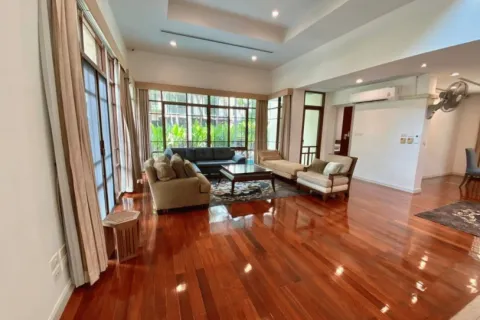 Villa in Bangkok, Thailand 4 Schlafzimmer № 203239 - Foto 4
