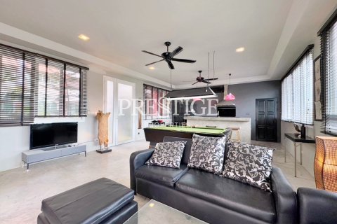 Condo in Pattaya, Thailand, 1 bedroom № 198292 - photo 2