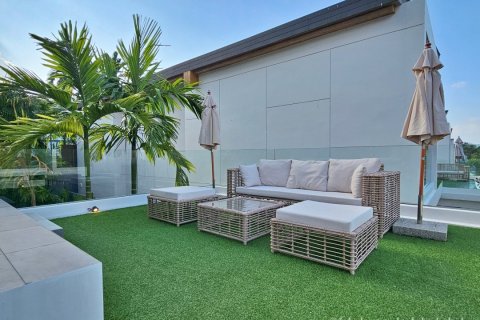Villa in Bang Tao, Thailand 3 bedrooms № 179205 - photo 6