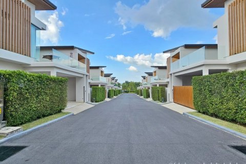 Villa in Bang Tao, Thailand 3 bedrooms № 179205 - photo 2