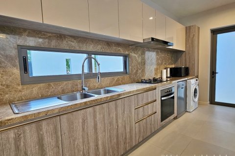 Villa in Bang Tao, Thailand 3 bedrooms № 179205 - photo 9