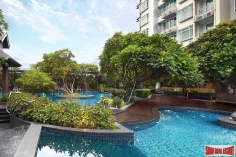 Apartment in Bangkok, Thailand 2 bedrooms № 193439
