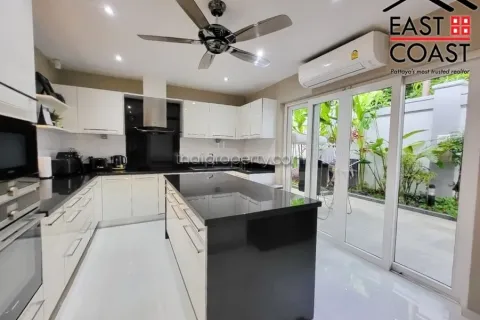 Casa de 3 dormitorios en Pattaya, Tailandia № 212755 - foto 3