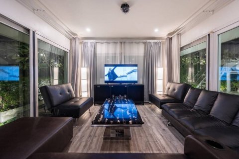 Villa in Bang Lamung, Thailand 4 bedrooms № 119173 - photo 3