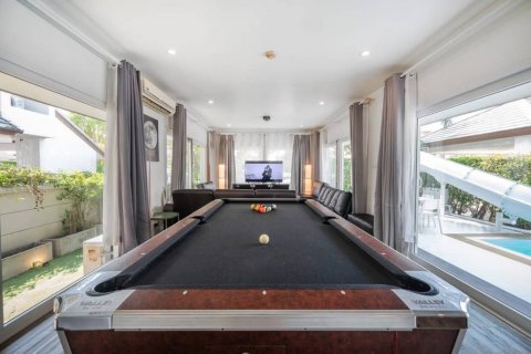Villa in Bang Lamung, Thailand 4 bedrooms № 119173 - photo 6