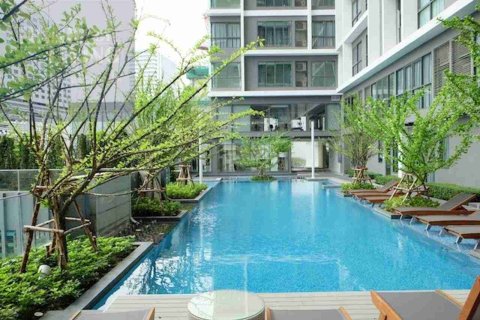Condo in Bangkok, Thailand, 1 bedroom  № 183435 - photo 2