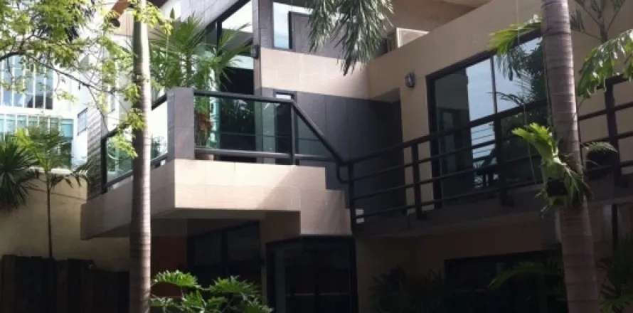 Haus in Bang Kapi, Bangkok, Thailand 5 Schlafzimmer № 216177