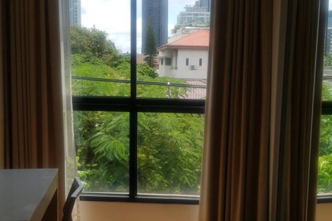 Condo à Watthana, Bangkok, Thaïlande, 2 chambres  № 171099 - photo 11