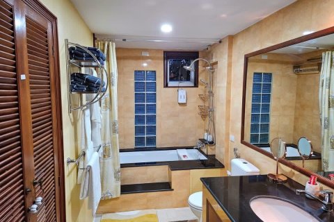 Townhouse in Pattaya, Thailand 5 bedrooms № 171095 - photo 12