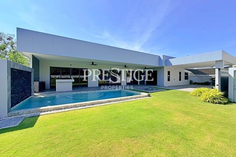 House in Pattaya, Thailand 3 bedrooms № 197829