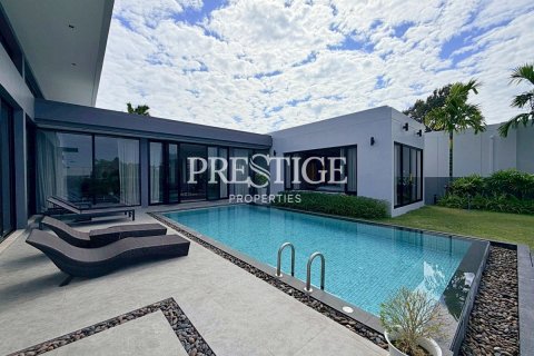 House in Pattaya, Thailand 3 bedrooms № 197823 - photo 30