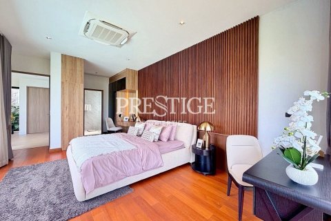 House in Pattaya, Thailand 3 bedrooms № 197823 - photo 17