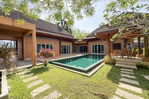 Villa in Phuket, Thailand 3 bedrooms № 171743 - photo 1