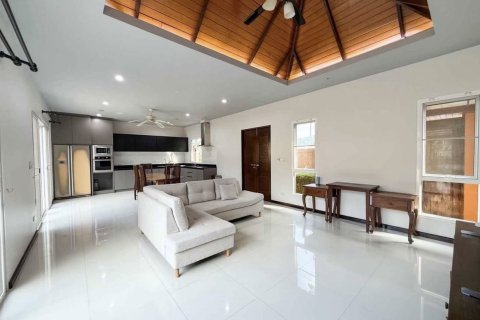 Villa in Phuket, Thailand 3 bedrooms № 171743 - photo 2