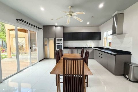 Villa in Phuket, Thailand 3 bedrooms № 171743 - photo 12