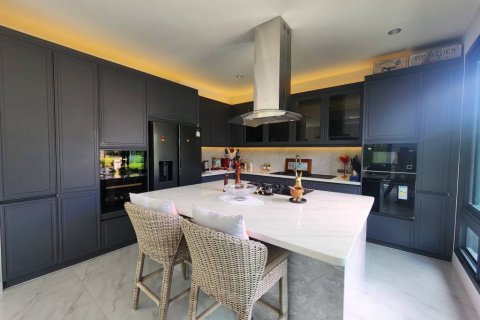 House in Ko Kaeo, Thailand 3 bedrooms № 146771 - photo 9