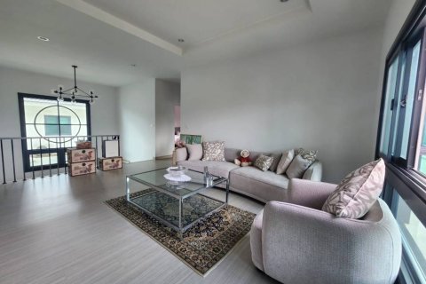 House in Ko Kaeo, Thailand 3 bedrooms № 146771 - photo 2