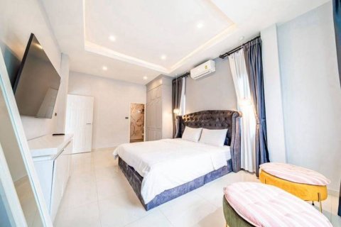 Villa in Pattaya, Thailand 5 bedrooms № 146775 - photo 9