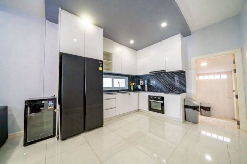 Villa in Pattaya, Thailand 5 bedrooms № 146775 - photo 5
