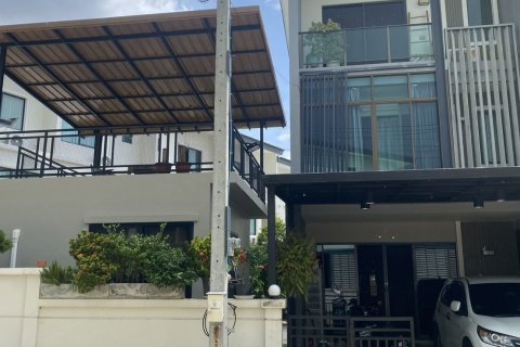 Townhouse in Bang Bua Thong, Thailand 3 bedrooms № 136394 - photo 1